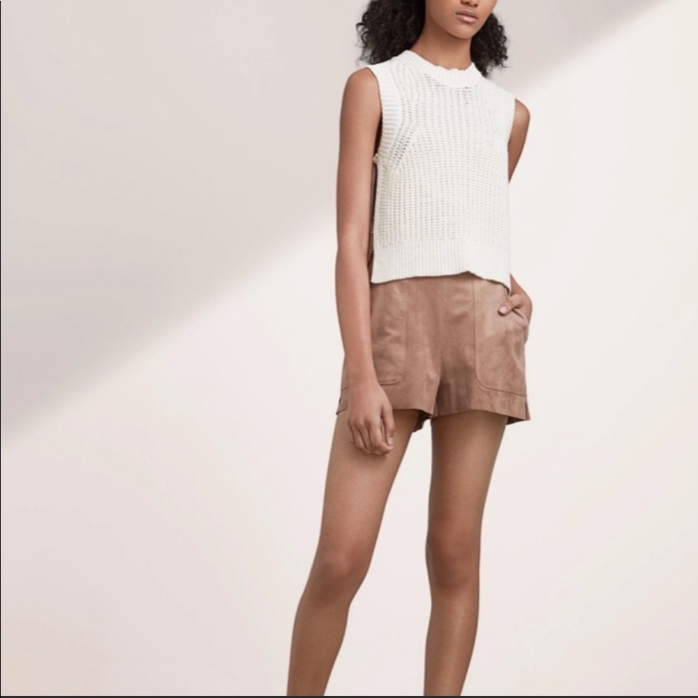Super cute and comfortable Aritzia/Wilfred suede tan short, amazing condition